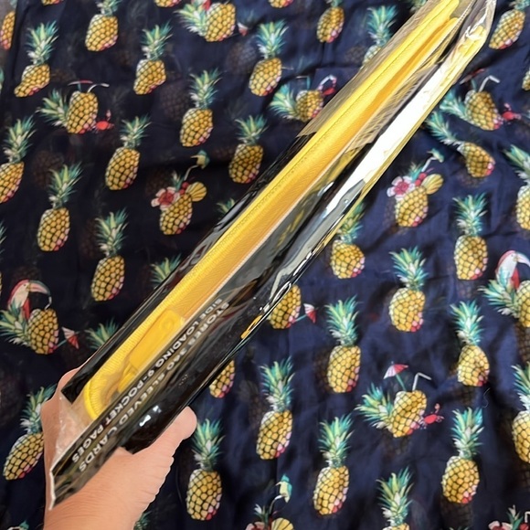 Brand New Yellow Trading Card Zipper Binder Premium Football Baseball Cards - Picture 6 of 14